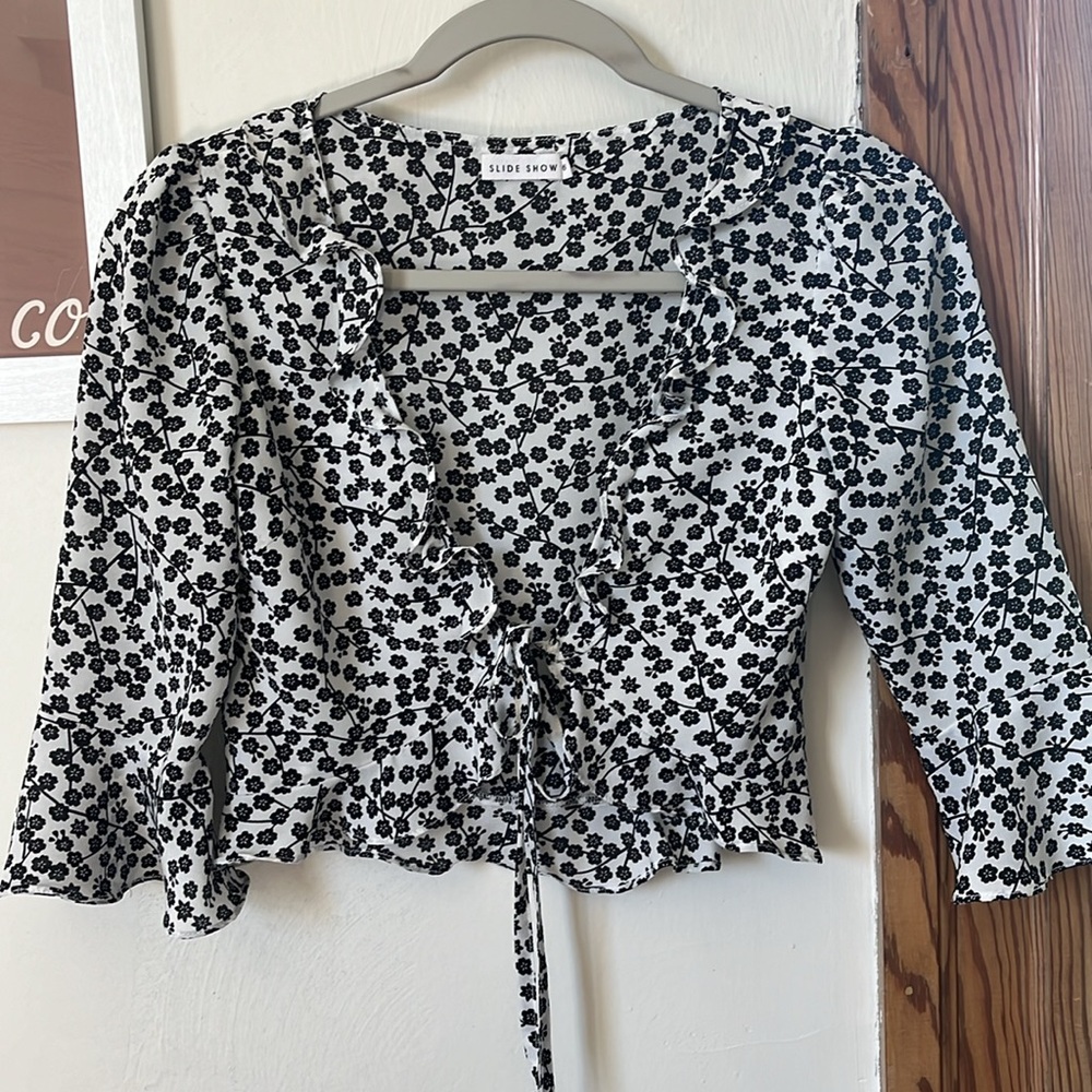 Boutique Floral Middle Tie Crop Top